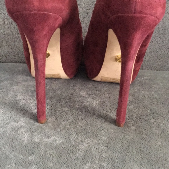 Bebe suede stilettos! Perfect for holiday parties! - Picture 2 of 4